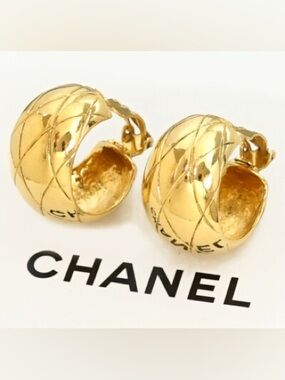 Vintage 93A CHANEL Gold Quilted Hoop Clip-On Earrings